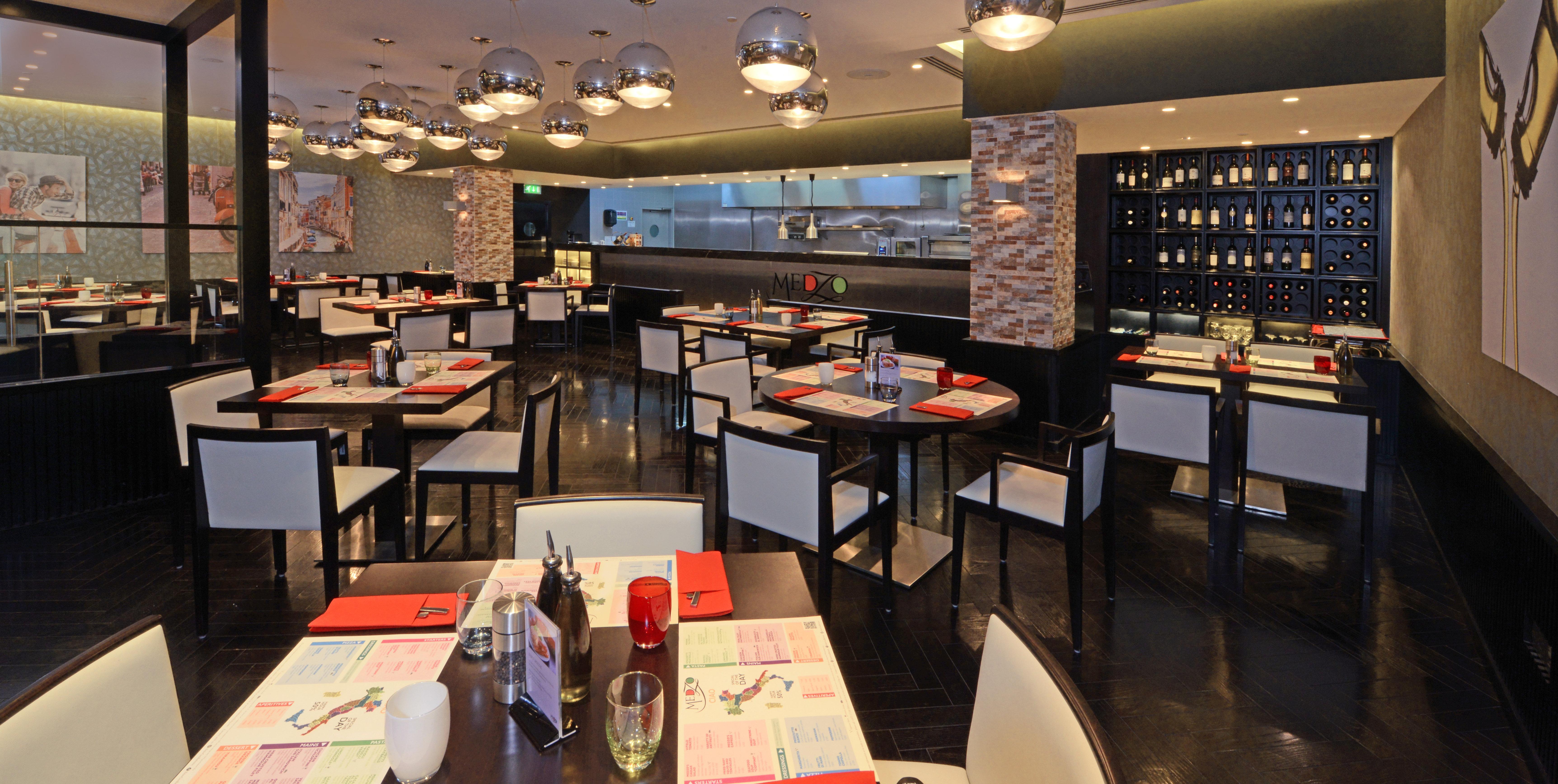 Intercontinental Bahrain, An Ihg Hotel Al-Manamah Bagian luar foto Interior of a restaurant in Paris